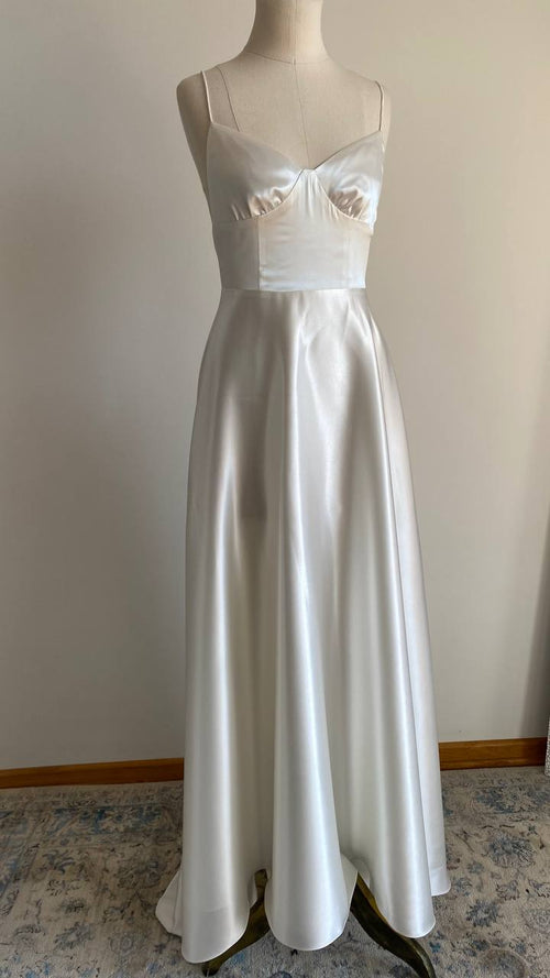 Robe de mariée en dentelle à col haut
