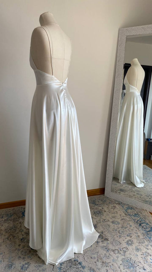 Robe de mariée en dentelle à col haut
