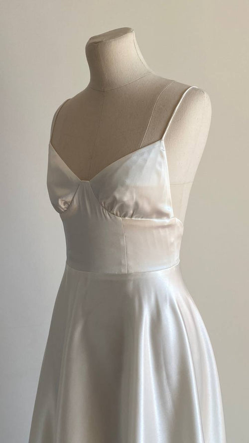 Robe de mariée en dentelle à col haut