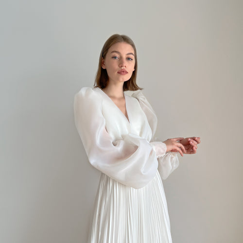 Robe de mariée en dentelle à col haut