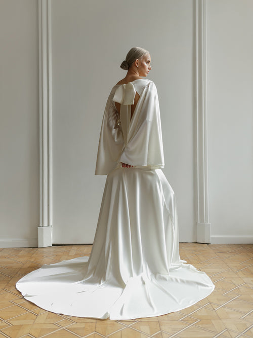 Extra_long_train_wedding_dress