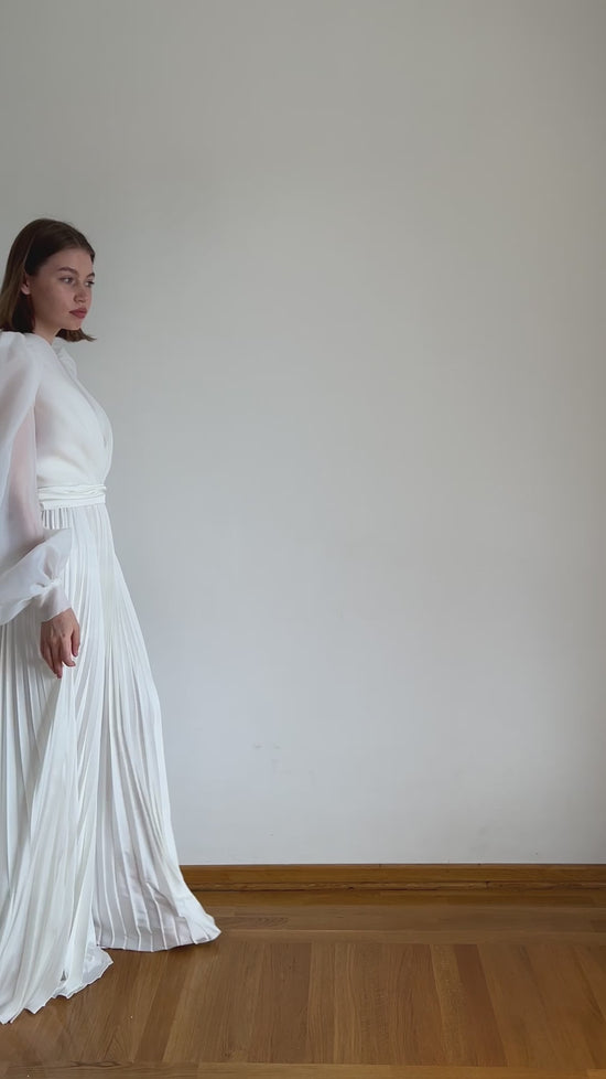 Robe de mariée en dentelle à col haut