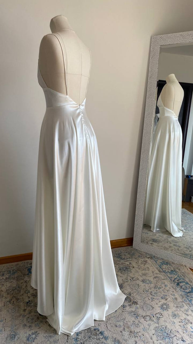 Robe de mariée en dentelle à col haut