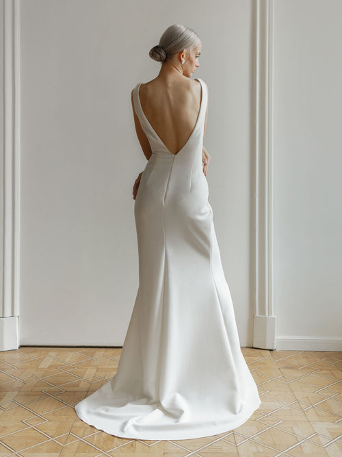 Mermaid_wedding_dress_open_back
