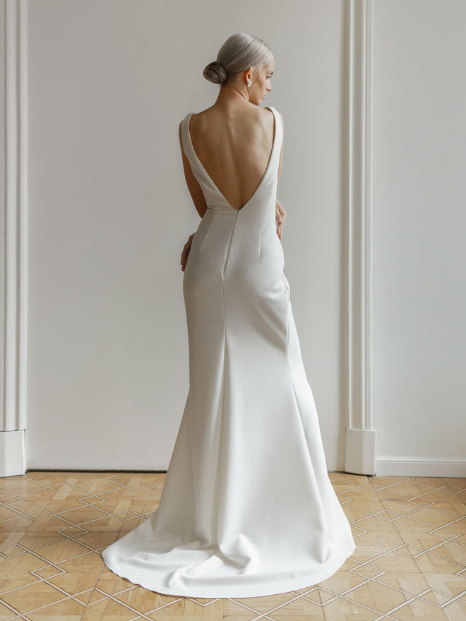 Mermaid_wedding_dress_open_back