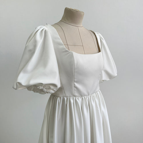 Robe de mariée en chiffon avec encolure carrée