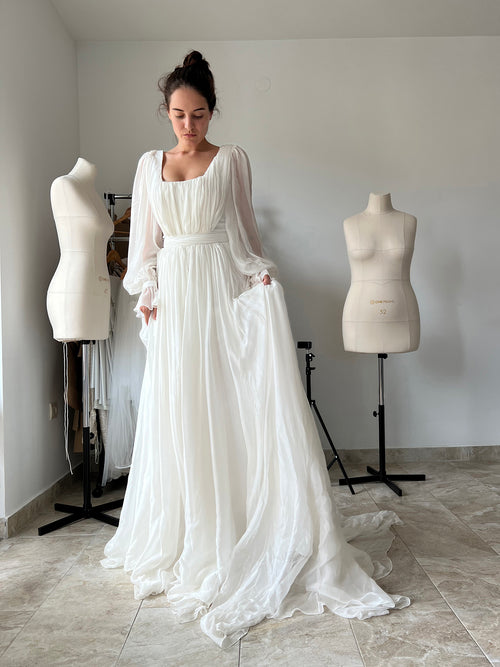 Square_neckline_wedding_dress_5
