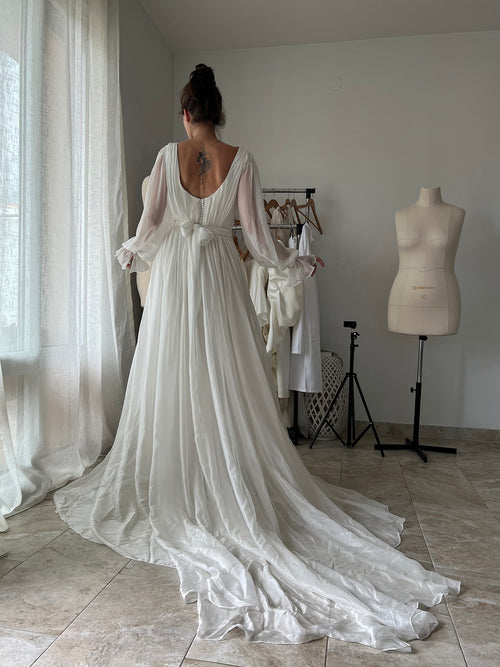 chiffon_wedding_dress_long_train
