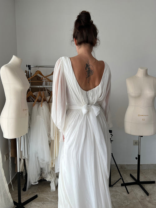 chiffon_wedding_dress_open_back