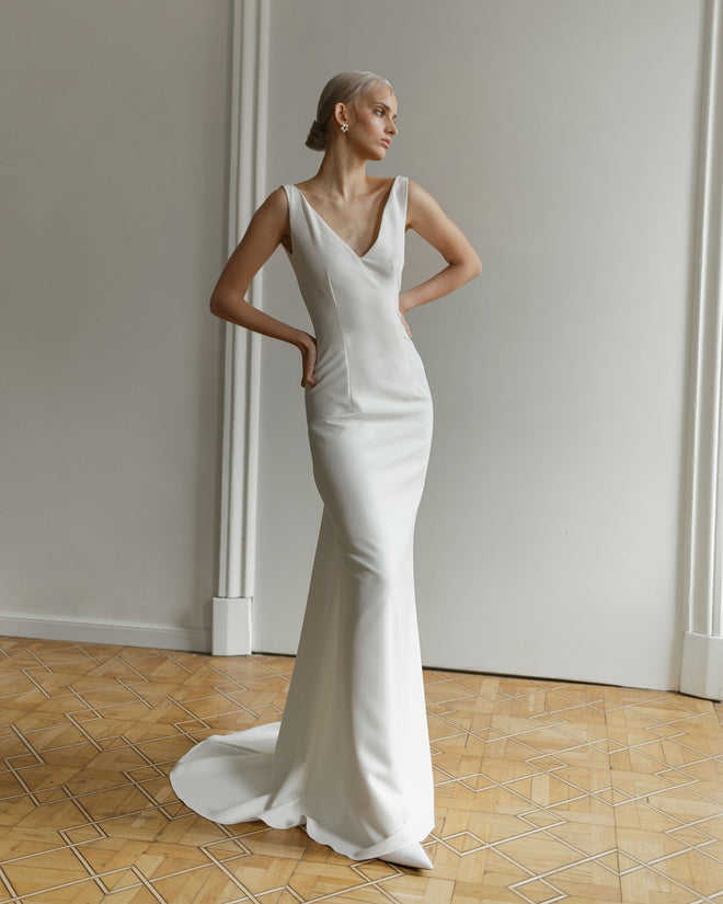 Minimalist mermaid wedding dress with open back — Lutien Bridal