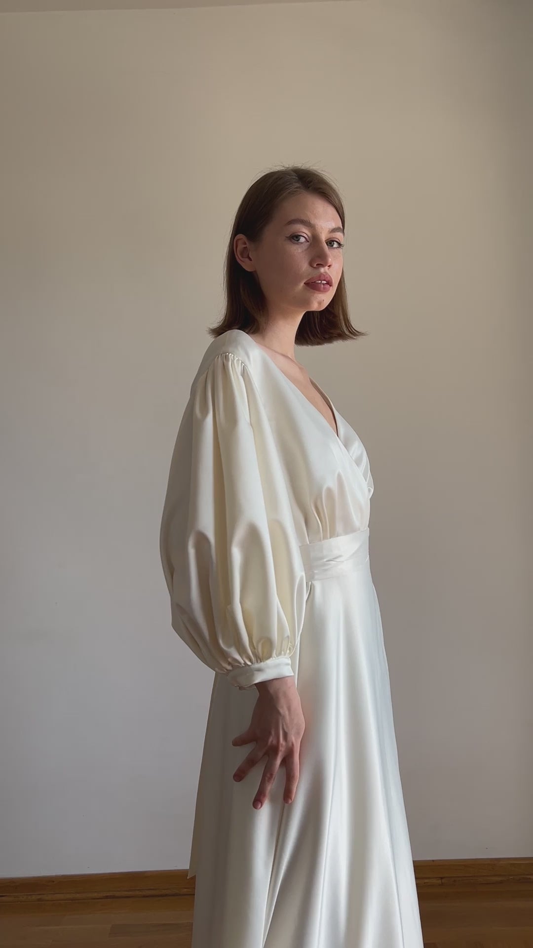 Satin_wedding_dress_puff_sleeve