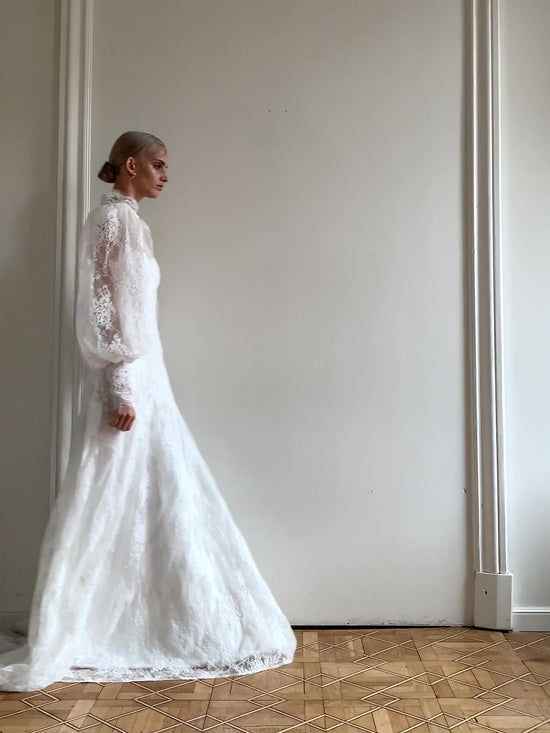 Princess_wedding_dress_lace_closed_back