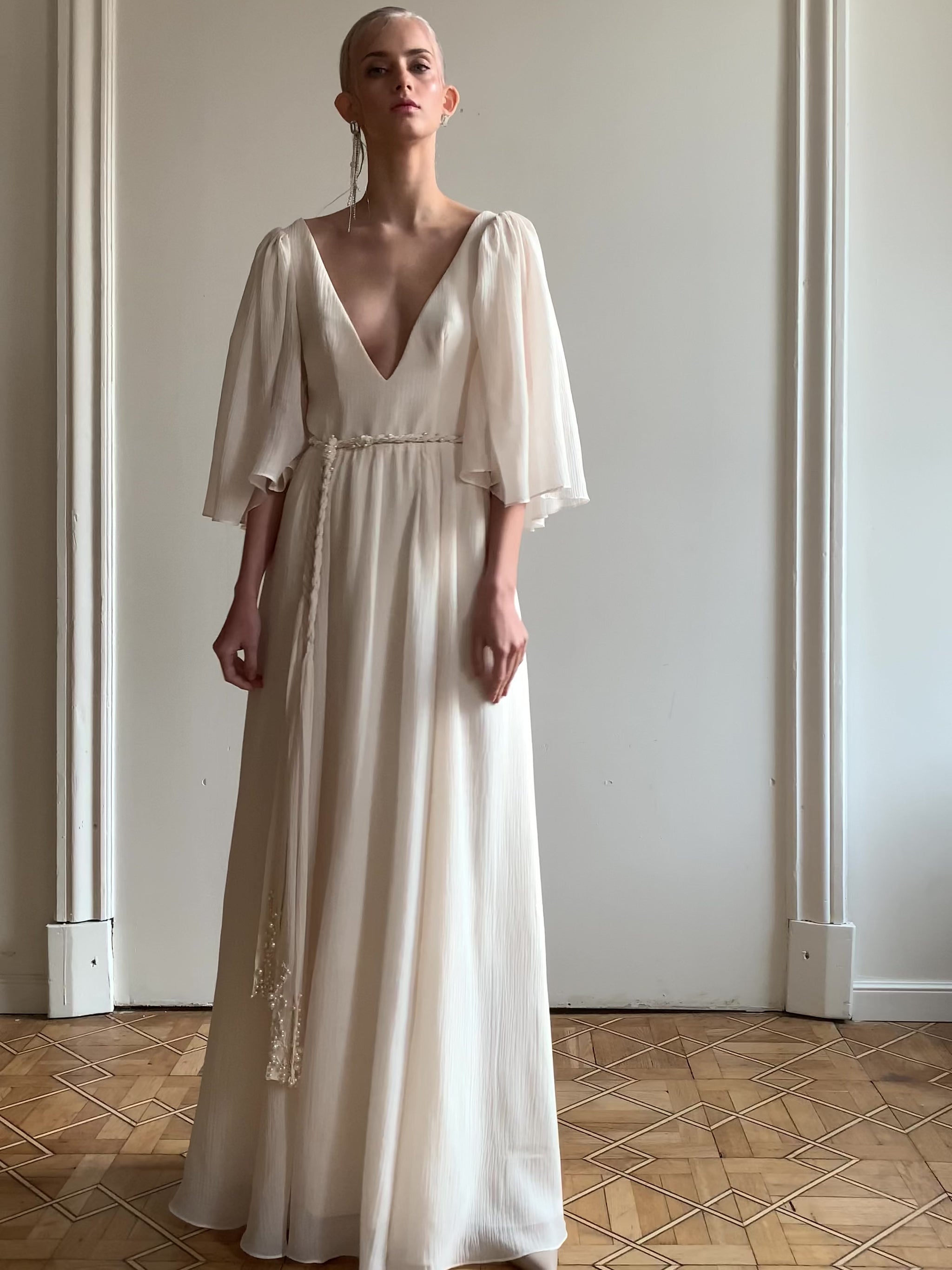 Chiffon_beige_wedding_dress_flared_sleeve
